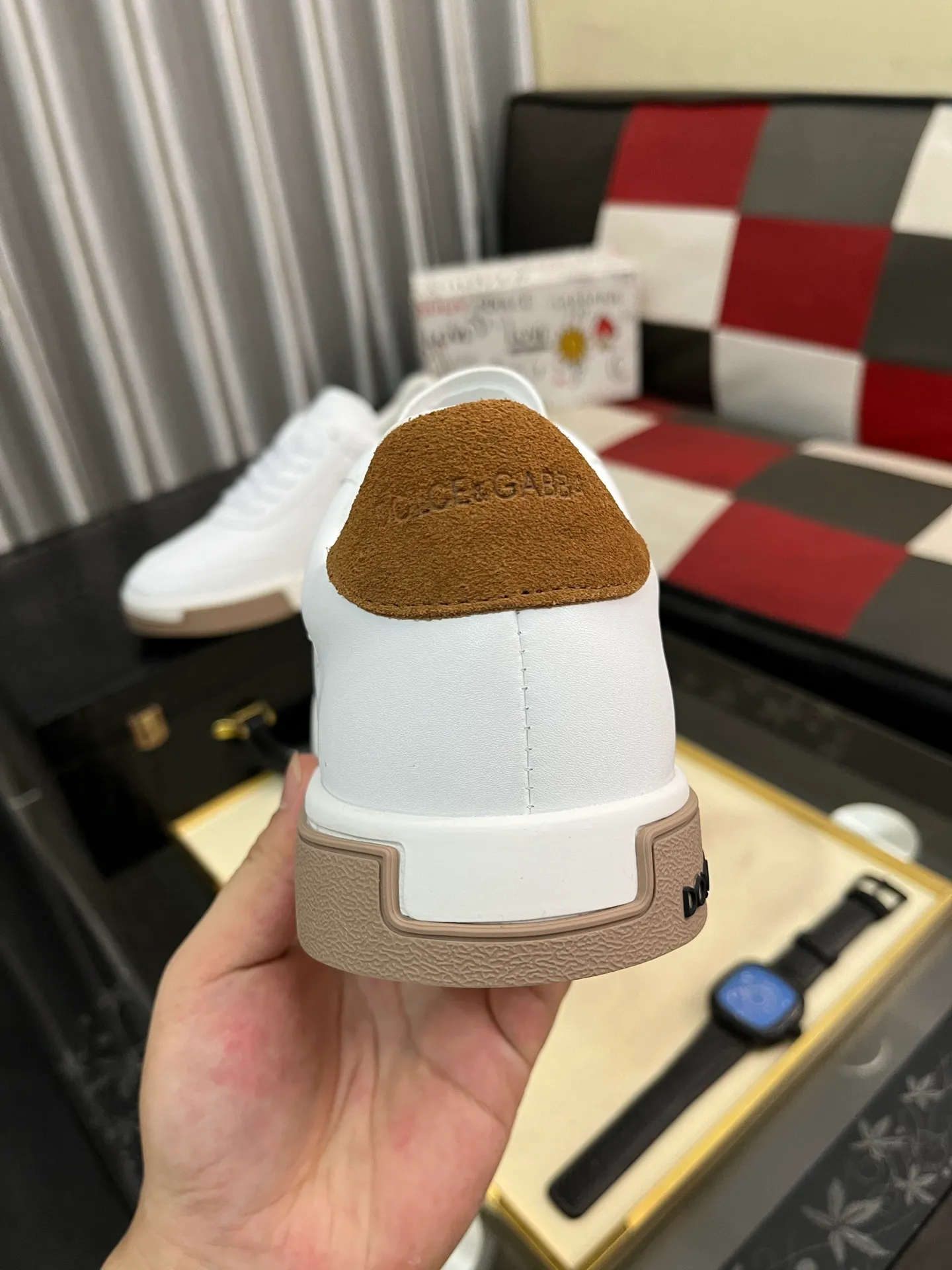 Men's shoes 💰440⌚️⌚️DG's latest popular 🔥🔥casual shoes, the tongue has the brand's iconic details, and the combination of silk cowhide and cow suede enhances the style. Fashionable and versatile, it can complement any look. Create an exquisite design with unique dynamic vitality and modern atmosphere, showing modern elegance. Size: 38-46